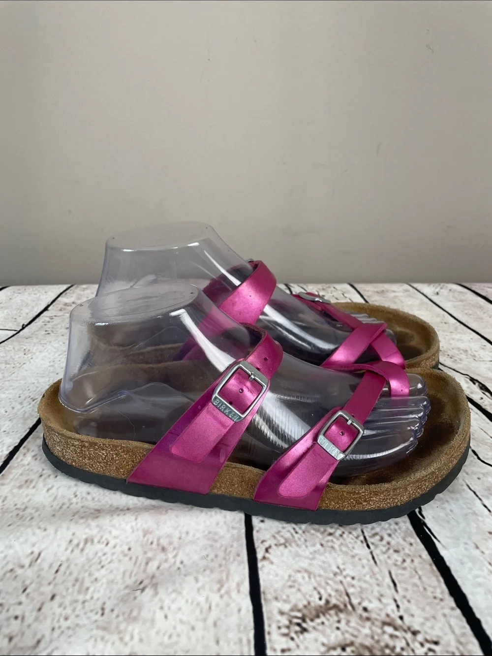 Birkenstock Mayari Women’s 7-7.5 Slip -On Metallic Pink Buckle Strap Sandals